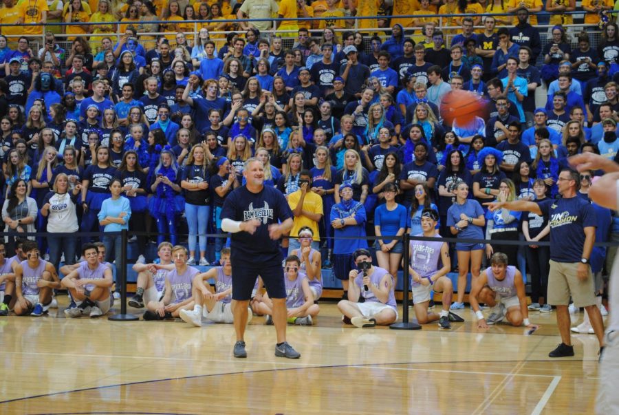 Teachers+Jamie+Scheck+%28left%29+and+Jim+Mich+take+part+in+the+three-point+contest+during+the+Pep+Rally.