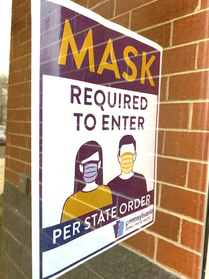 A sign is displayed at the 10-12 Center encouraging students to wear masks prior to entering the building. 